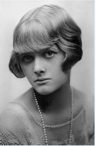  The Author, Daphne du Maurier.